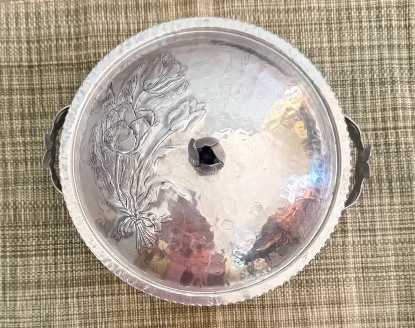 Vintage Hammered Aluminum Covered Casserole – Embossed Tulip Design
