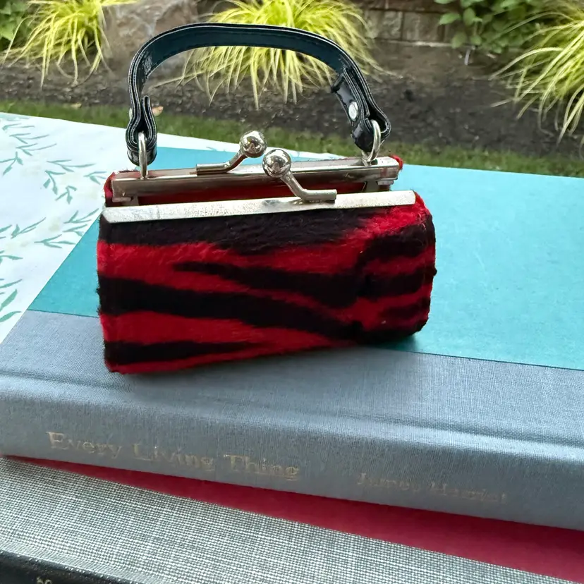 🐞Vtg Red and Black Animal Print Mini Kiss-Lock Purse