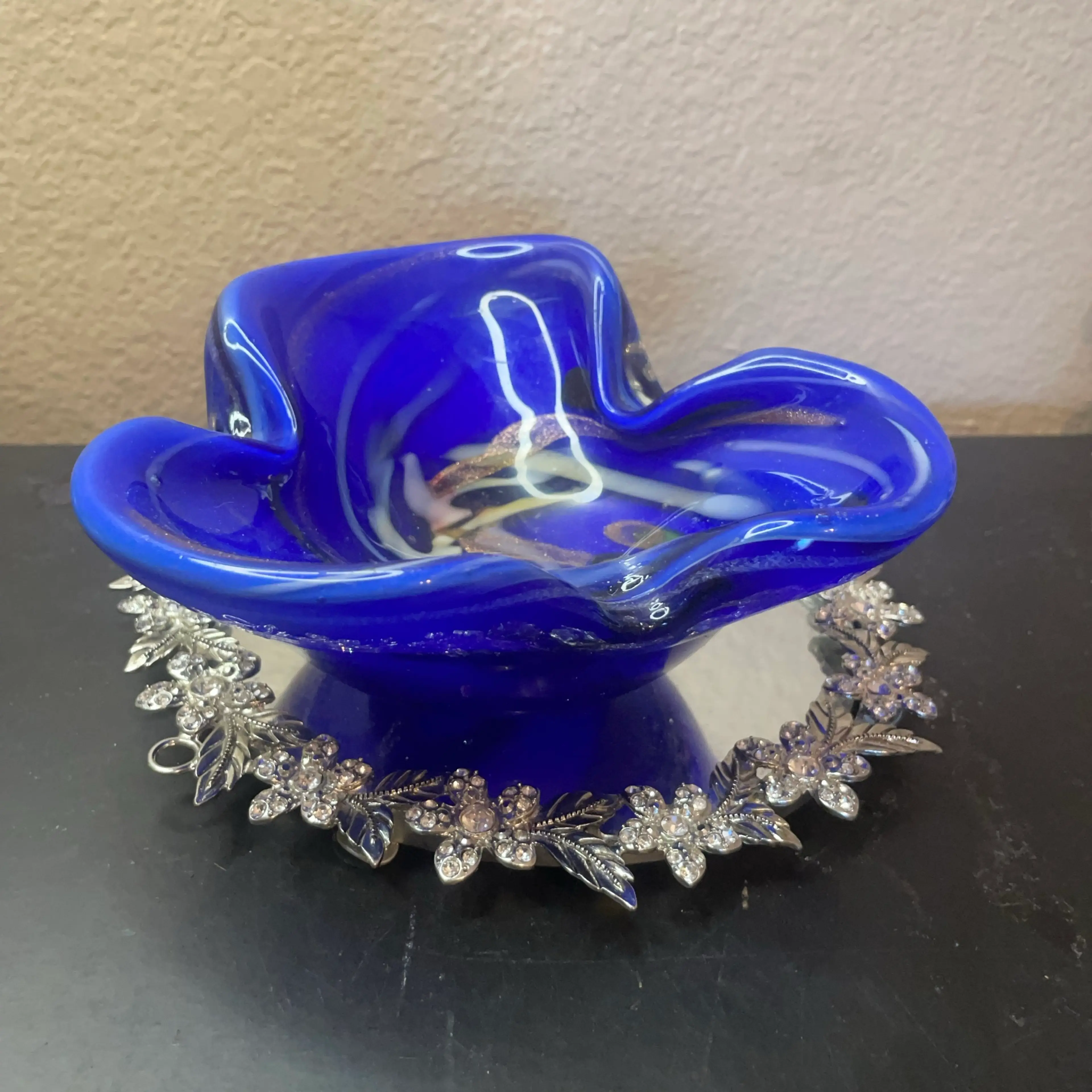 Image 2 of 8