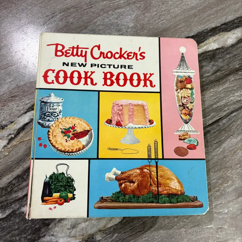 VINTAGE BOOK Betty Crocker's New Picture Cook Book, originally published in 1961 by McGraw-Hill.