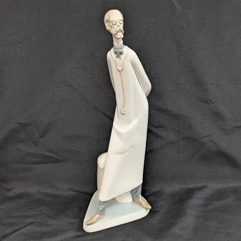 Lladro Doctor #4602 Standing Physician Medico Porcelain Figurine Spain 14.25"