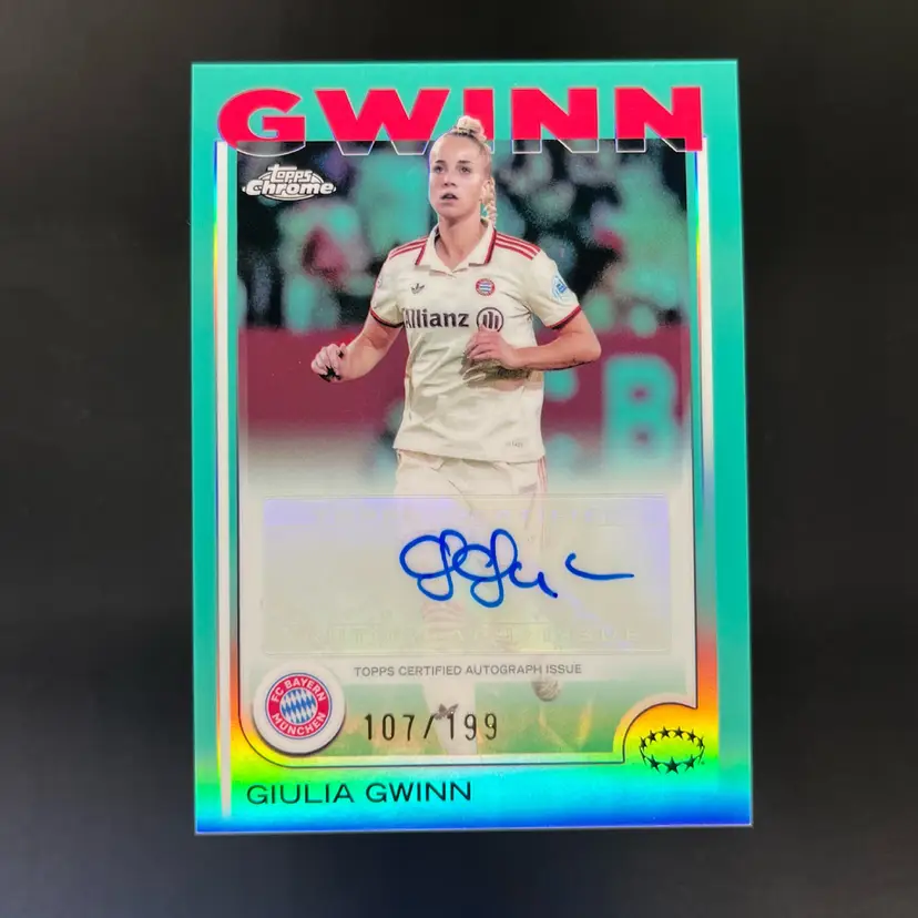 Giulia Gwinn 2024/25 Topps Chrome UWCL Aqua /199 Autograph Bayern Soccer Card