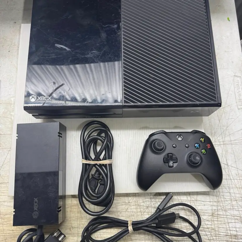 Xbox One 500GB Console With 1 Controller