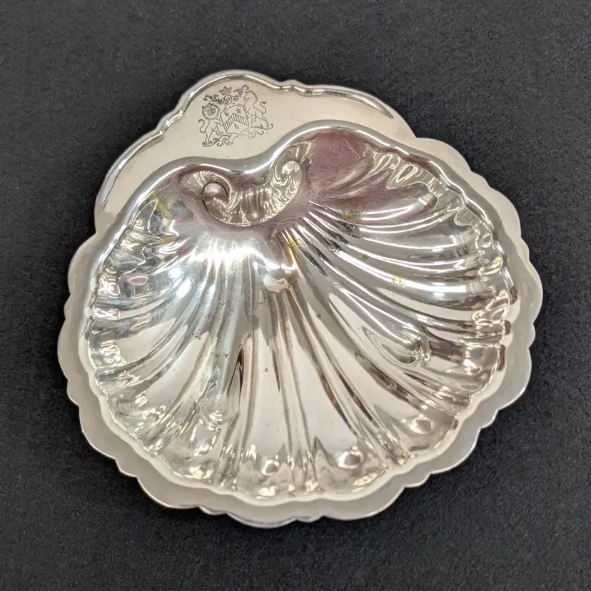 Vintage Dodge Inc LA-NY Shell Scalloped Footed Dish Silver Plate Lion Unicorn 5"