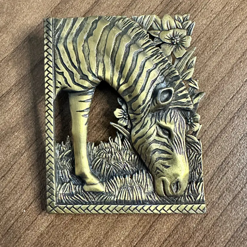 JJ Brooch Zebra Brass-Tone