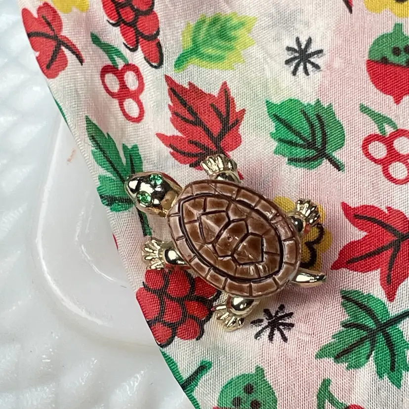 Miniature Little Bitty Enamel Resin Turtle Rhinestone Eyes Brooch Vintage 1"