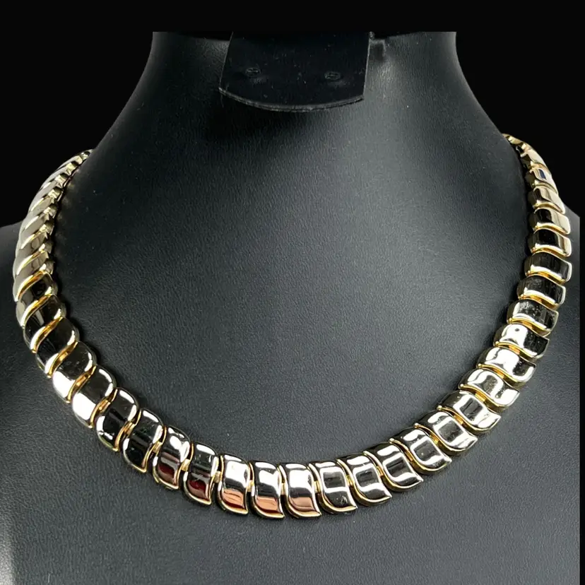 16” Gold-tone Articulated Cleopatra Choker Necklace. Lays Flat On Skin.