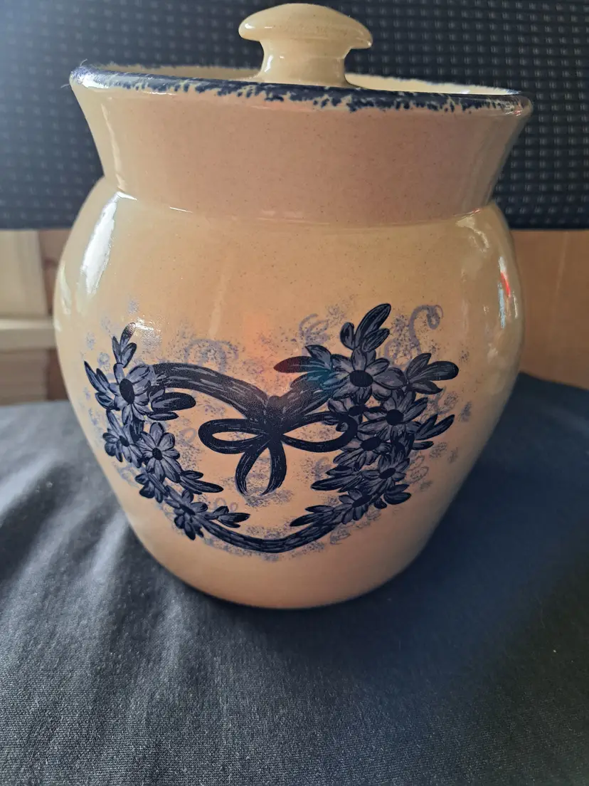 Casey Pottery Crock 7"