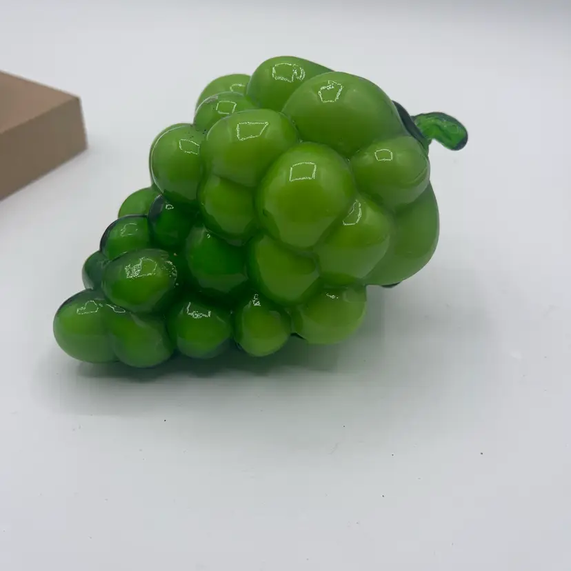 Art Glass Green Grapes 5 1/2 Inches