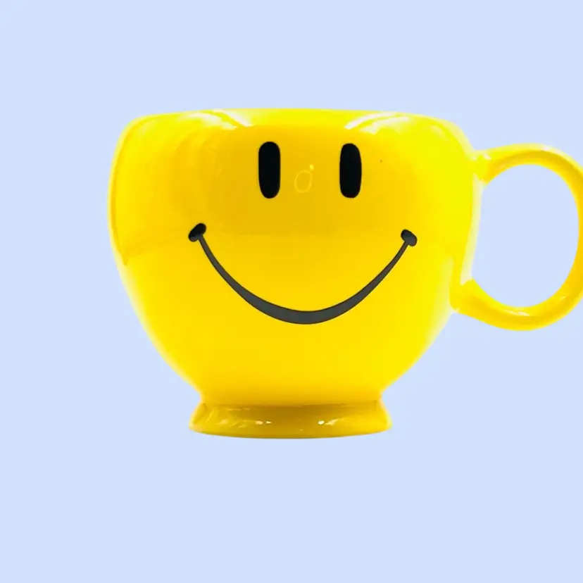 #472- Vintage Smiley Mug Coffee Cappuccino Cup Yellow  4 1/4 x 4 1/2” Teleflora