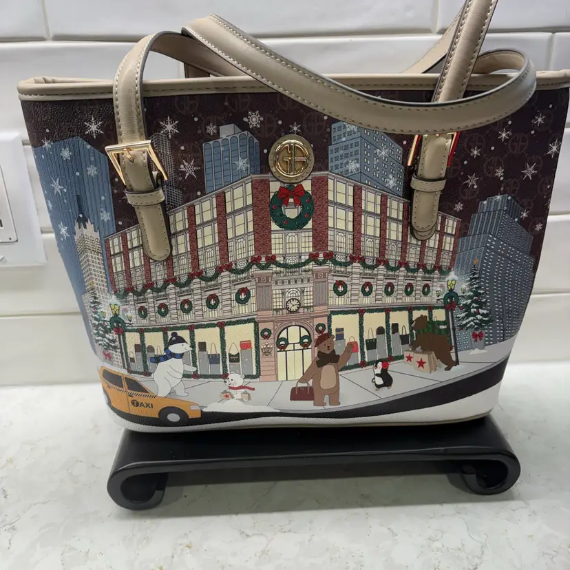 Christmas in July! Giani Bernini Macy's Exclusive Holiday Bears Tote Bag NYC Christmas Scene