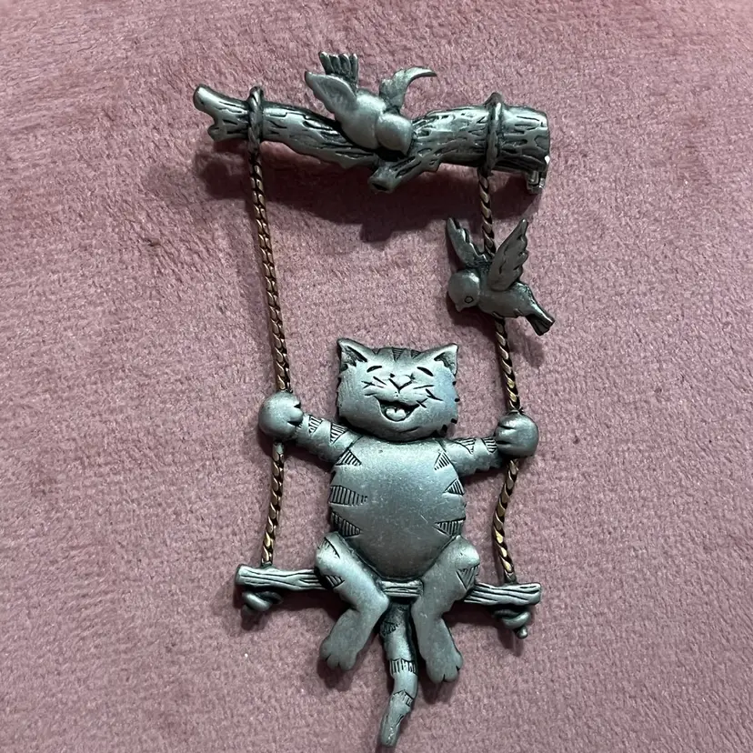 JJ’s Vintage Swinging Cat Brooch Very Cheshire!