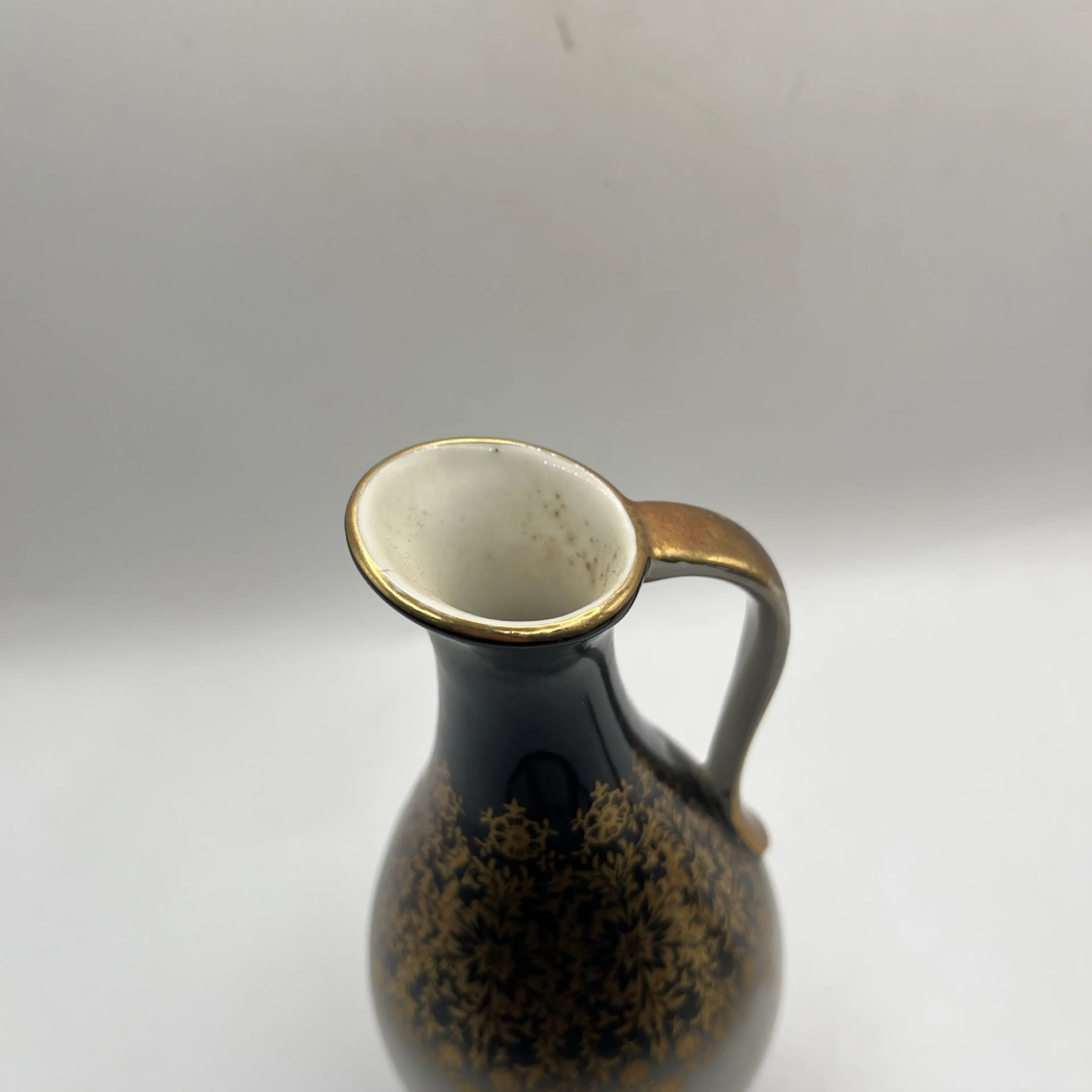 Image 4 of 8