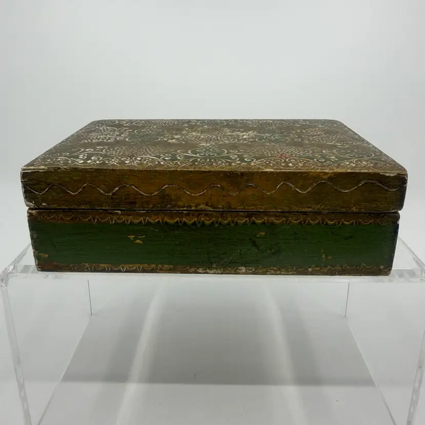 Vintage Italy Florentine Gold Gilt & Green Hinged Trinket- Jewelry Box 6”