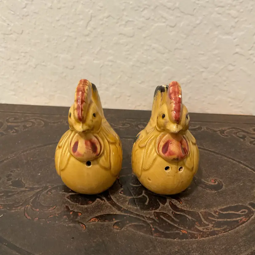 🚶🏻‍♀️🪾Vintage 1960s Sitting Hen S & P Shakers