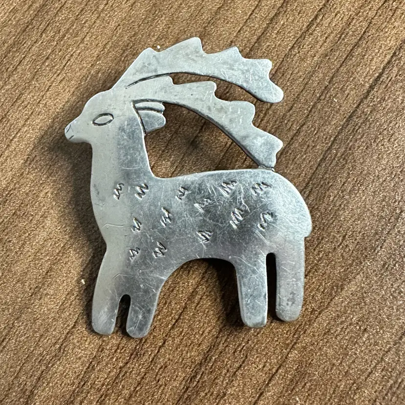 JJ Brooch 1988 Southwest? Deer Silver-Tone