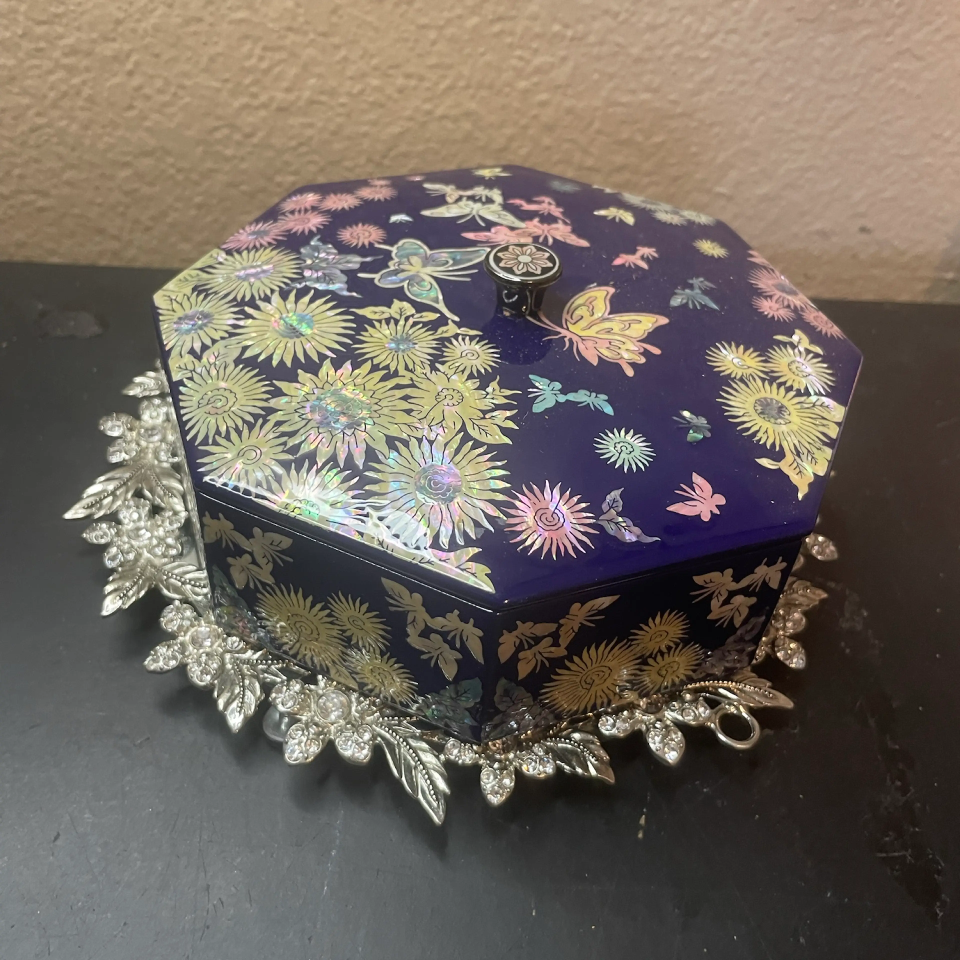 Image 2 of 8
