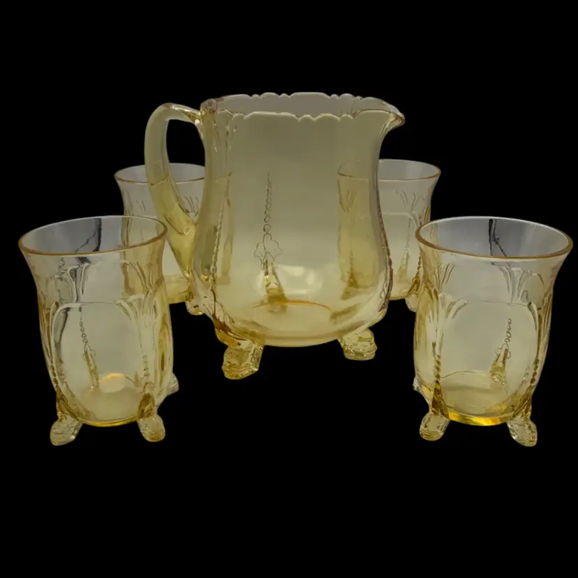 Heisey 1932 Empress Lemon Yellow Sahara Dolphin Shaped 3-Footed Pitcher & 4 Glasses Set - Pitcher 7” Glasses 4.5”