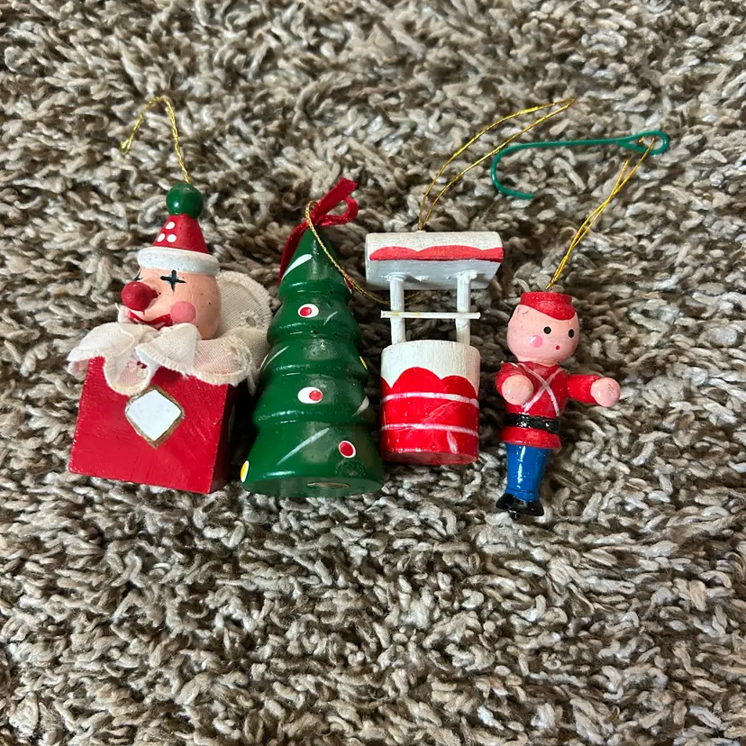Lot Of 4 Ornaments