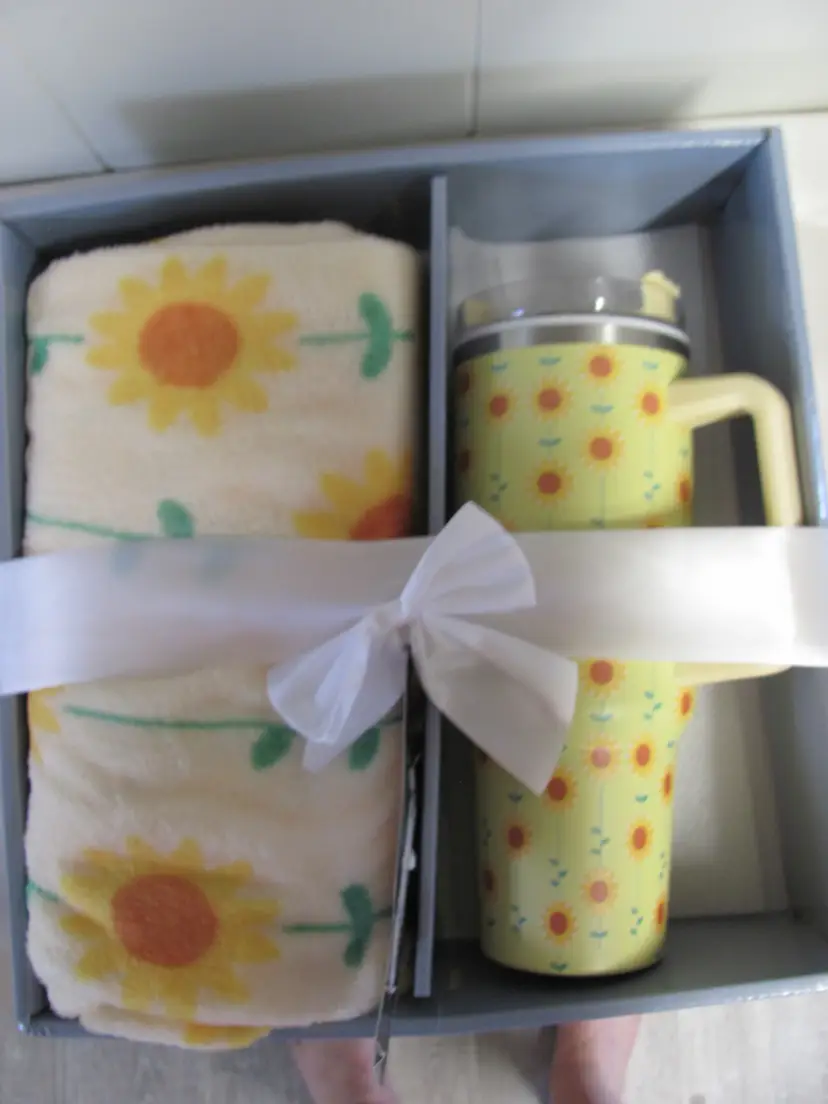 LUMINERE LANE  SUNFLOWER THROW & TUMBLER SET NWT