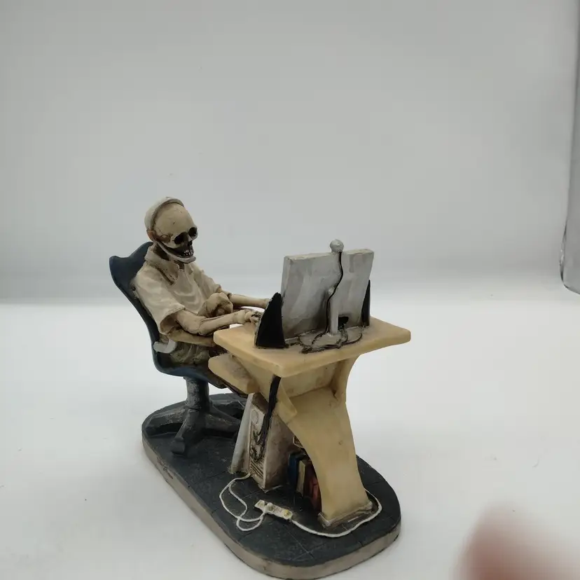 Veronese Skeleton Computer Gamer Figurine Pacific Giftware Signed 2004.