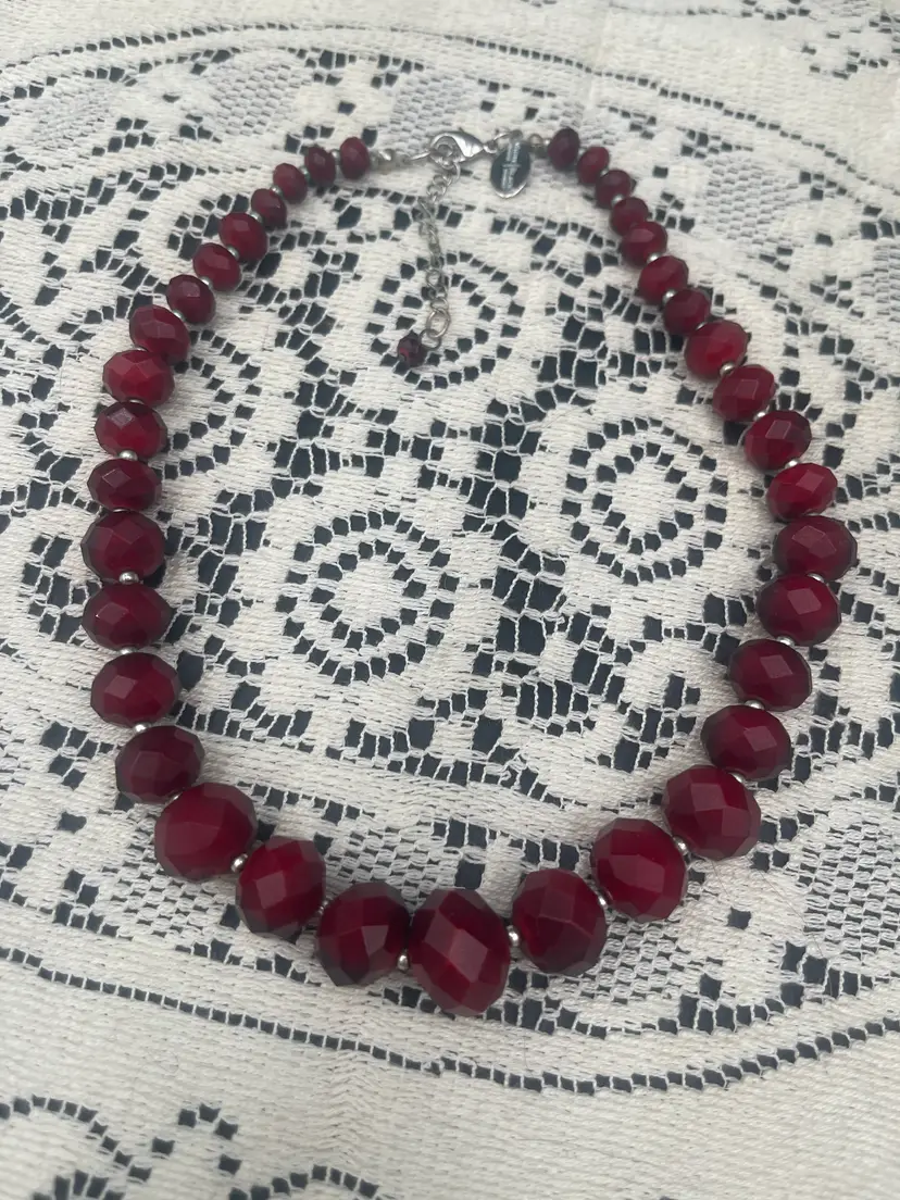 White House Black Market Dyed Jade Faceted and Graduated 16” Beaded Necklace/Choker