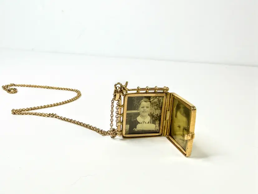 Mid-Century 14K Gold Ornate Engraved Book Photo Locket Necklace 9.5g 17.5"JR2207