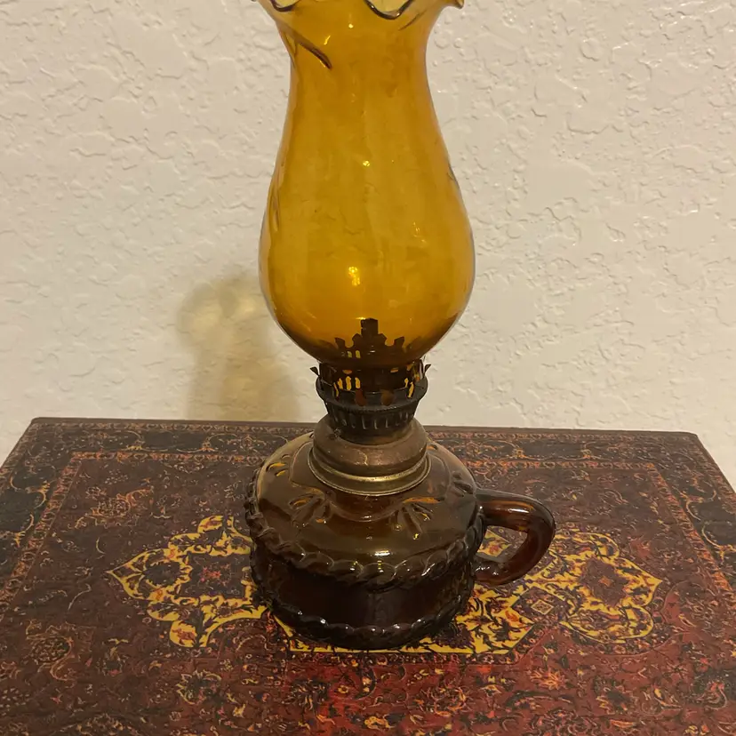 🚶🏻‍♀️🪾Vintage Mini Amber Glass Oil Lamp