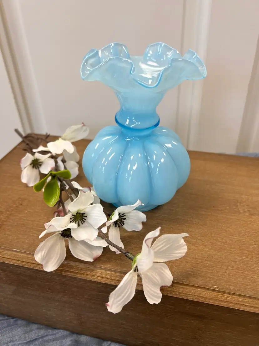 Blur Ruffled Vase