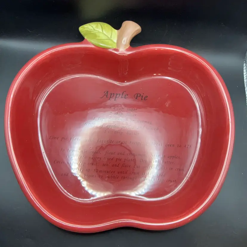 Vintage Harvest Red Ceramic Apple-Shaped Recipe Pie Dish - 11 In