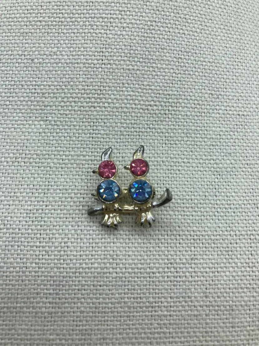 Small Vintage Brooch of Two Love Birds. Pink and Blue Rhinestone Bird Pin.