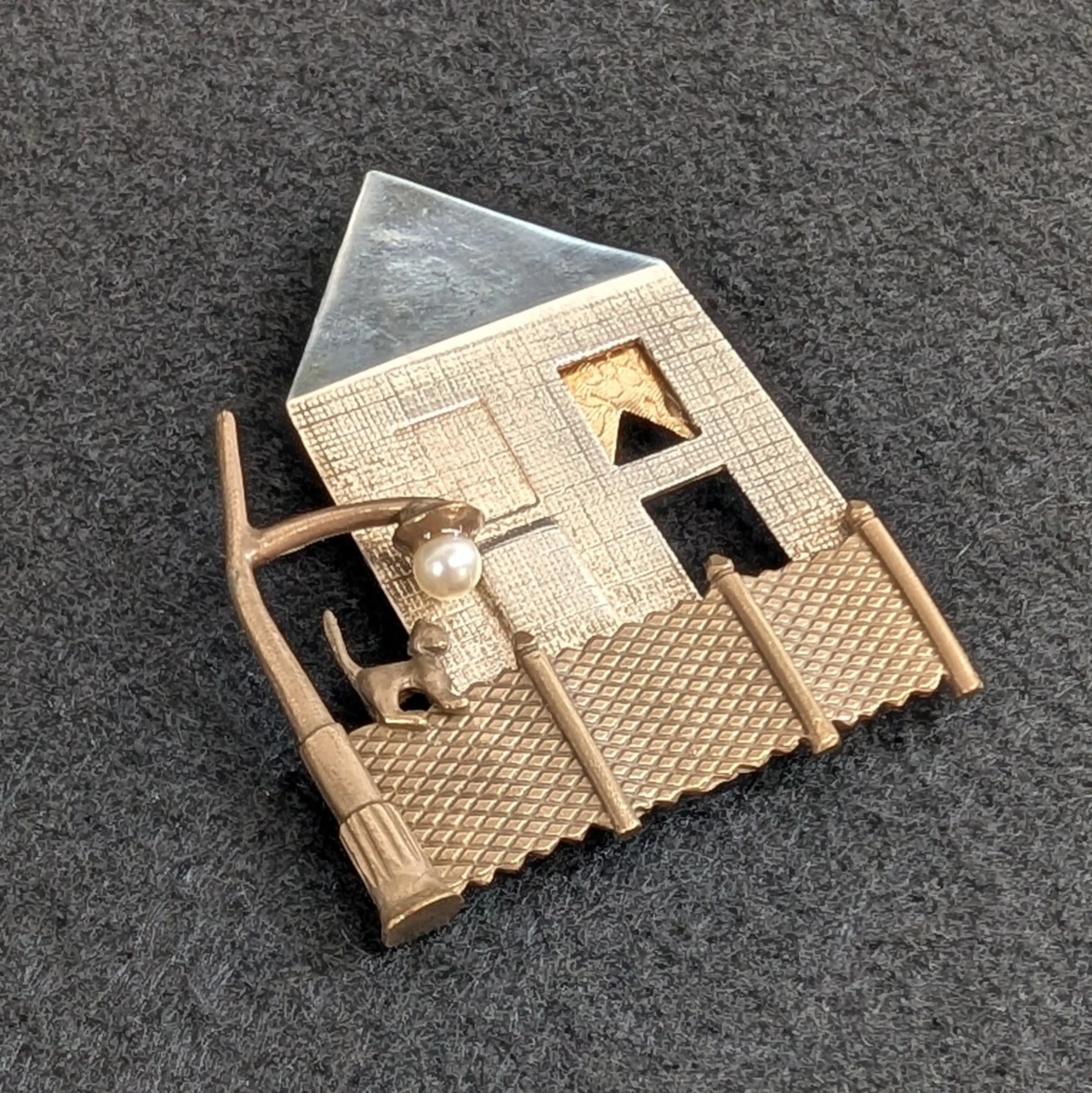 Image 2 of 7