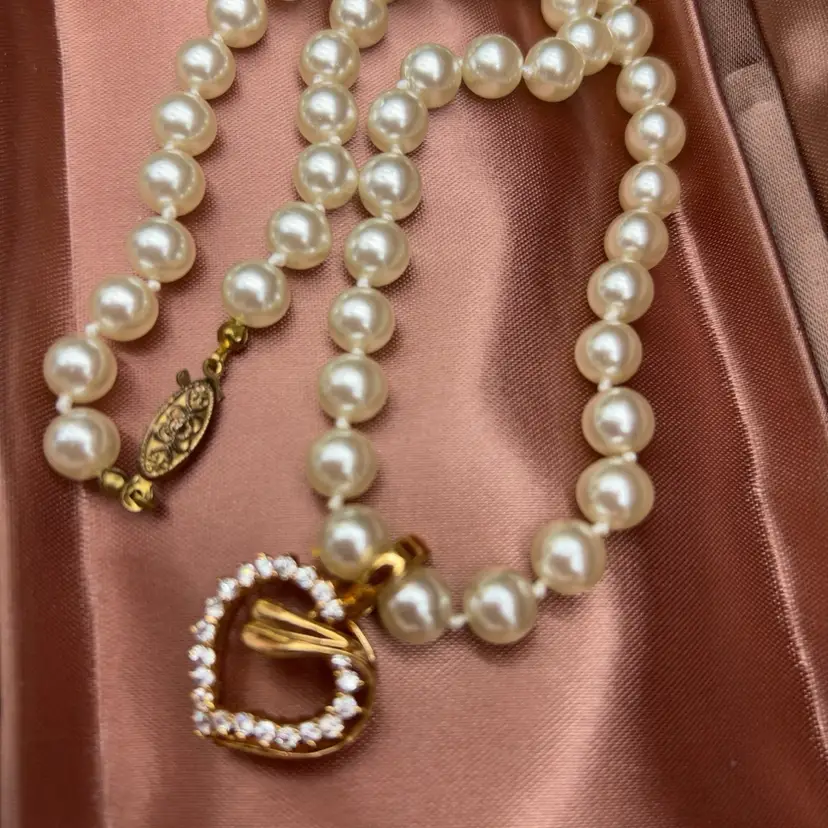 #01 Vintage 18” Glass Faux Pearl Necklace with CZ Heart Enhancer Pendant Gold Tone