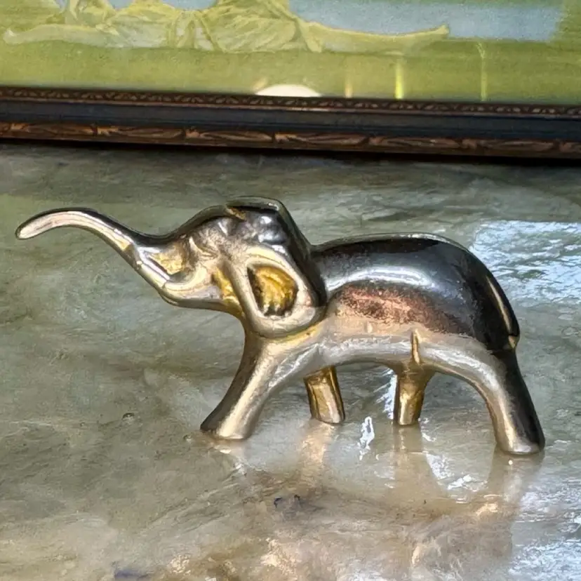 😻 Mini Elephant Figurine – Raised Trunk Good Luck Miniature