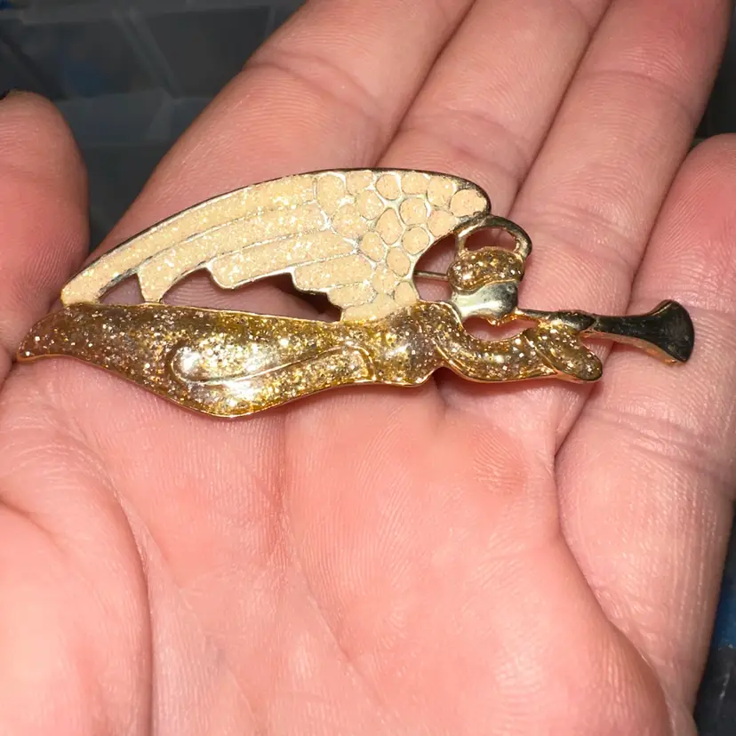 Goldtone Angel W/Trumpet Brooch