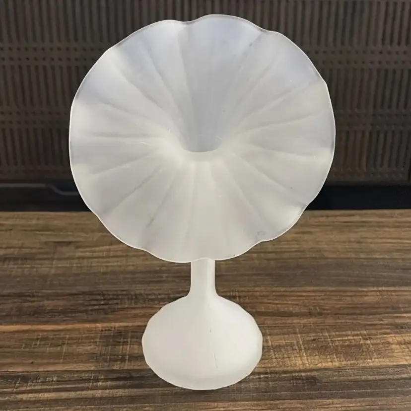Vintage Leonardo Handarbeit Frosted Glass Fluted Flower Vase MCM