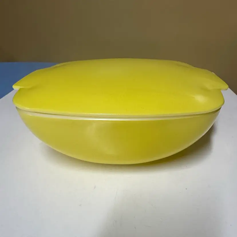 Pyrex 515B 015 1 1/2 Quart Bright Yellow Casserole Dish Bowl w/ Lid
