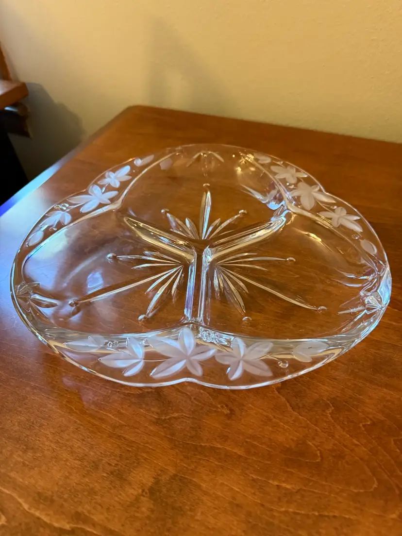 ☀️ 12” W x 1-1/2” H Vintage Mikasa Crystal Divided Server