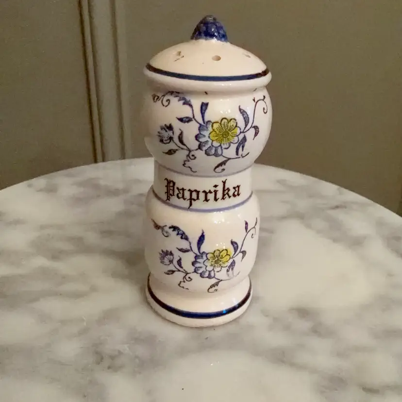 🔔 Vintage Arnart "Blue Onion" Paprika Spice Shaker – Made in Japan