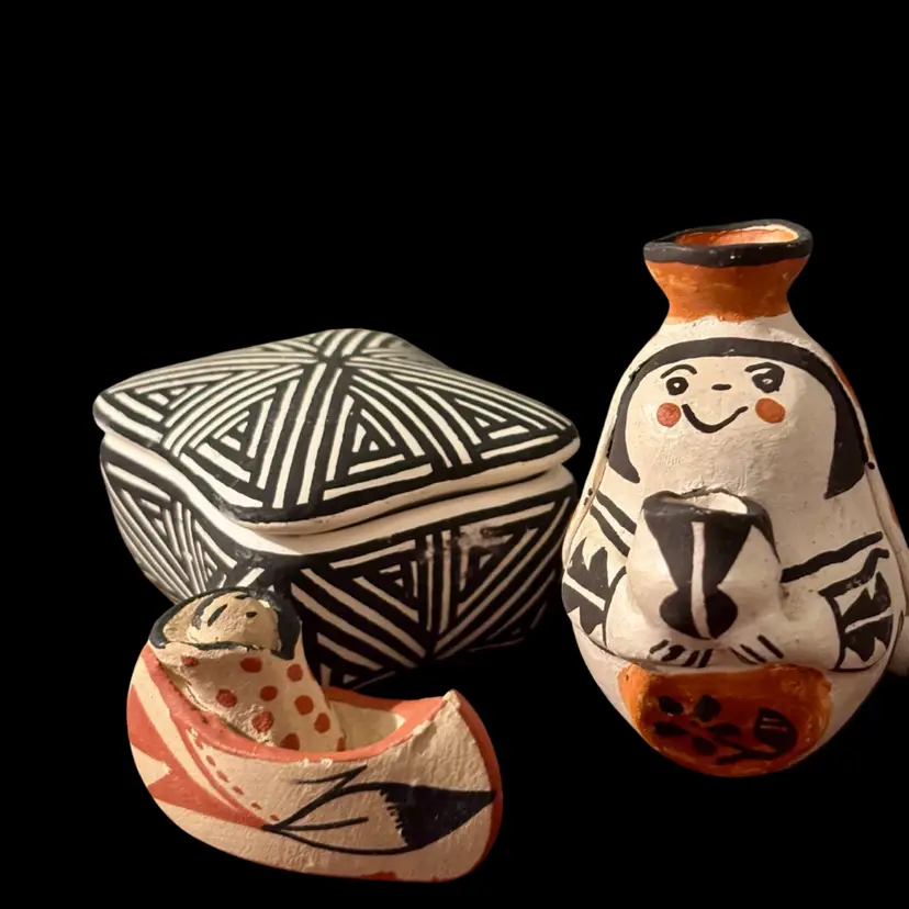 Acoma Handpainted Trio Woman-Baby in Canoe- Trinket Box w/ Lid