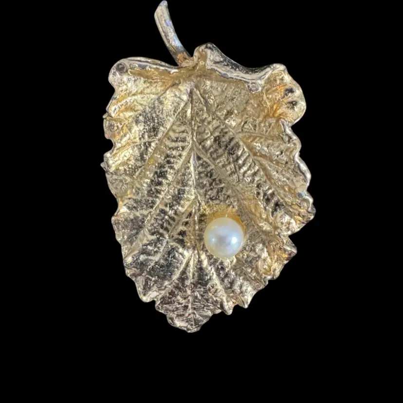 J12 - Gold Tone Leaf Brooch With Pearl