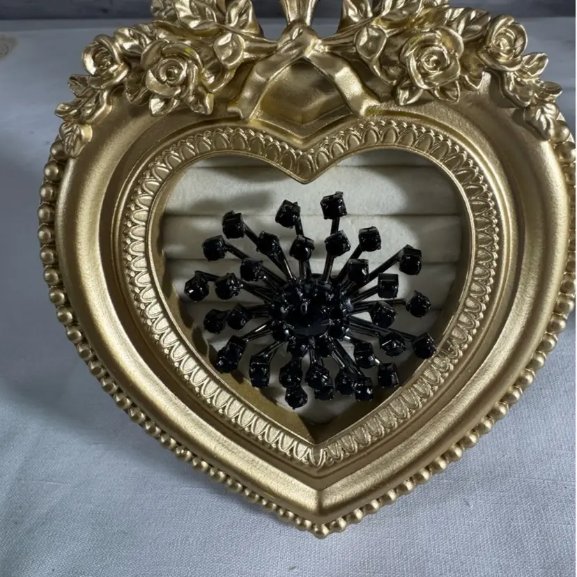 J40 - Black Stone Starburst Brooch