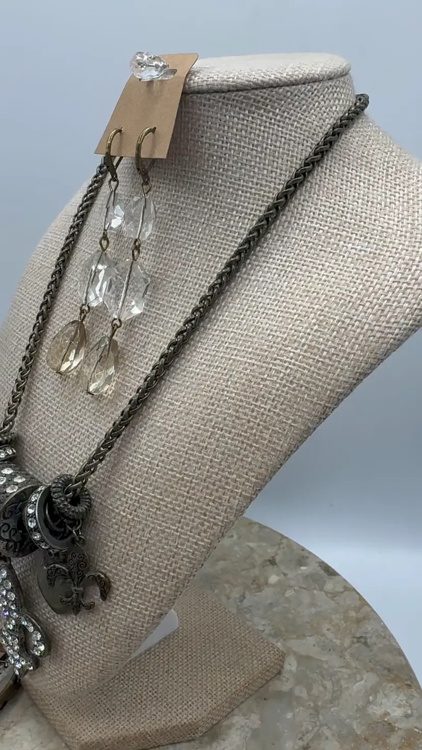 # 4 6 Piece Necklace Bracelets & Earrings Set