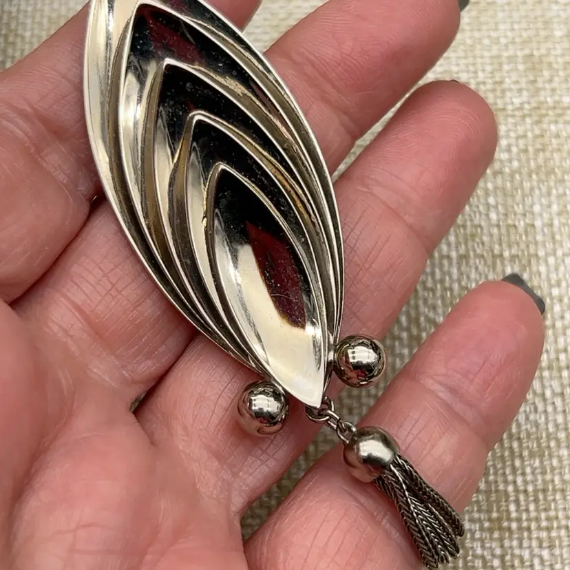 #01 Vintage 1970s 80s Modernist Silver Tone Layered Fan Brooch Tassel Dangle Pin