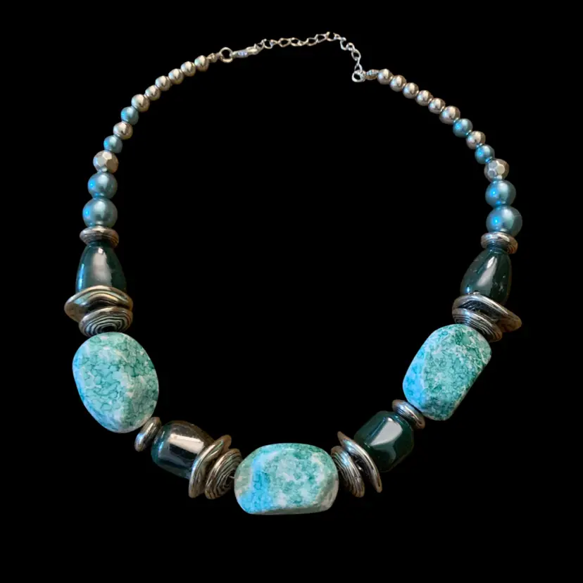 Green Beaded Necklace 21 1/2 Inches
