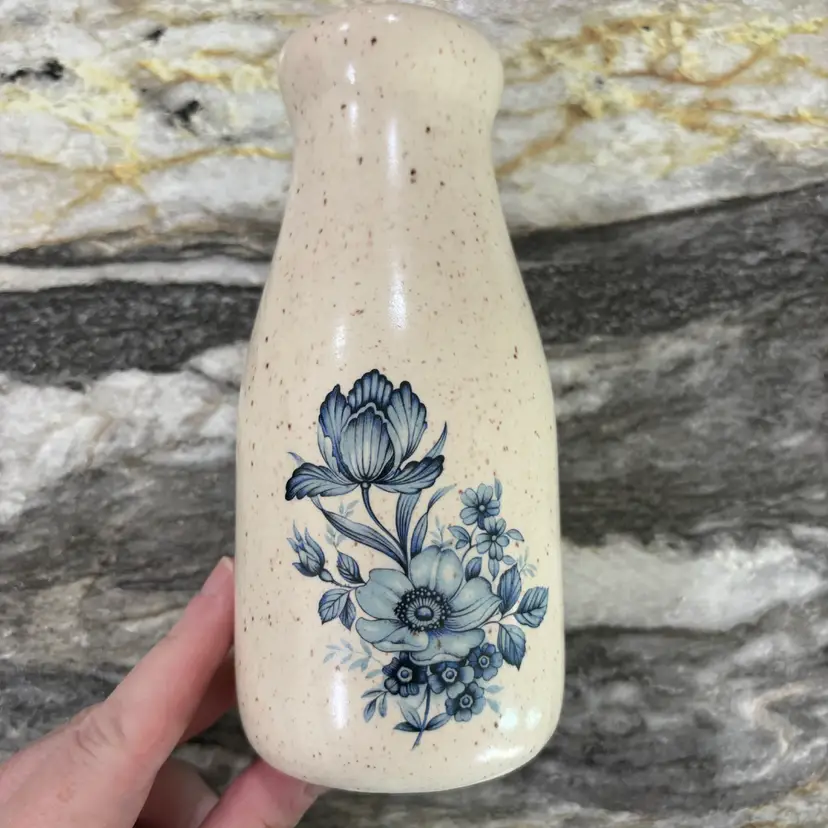 Hyalyn Pottery (originally from Hickory, North Carolina) Speckled Beige Matte Glaze Flower Vase 1970-1980