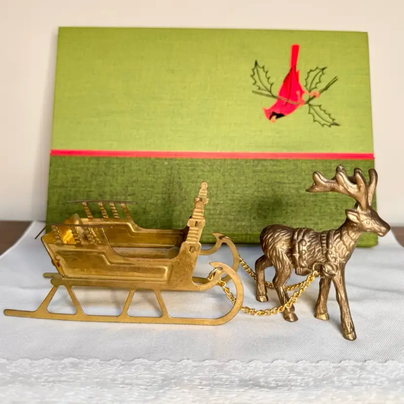 😻 vintage Lefton solid brass Christmas figure featuring a reindeer 3” pulling a sleigh. Total 9” long