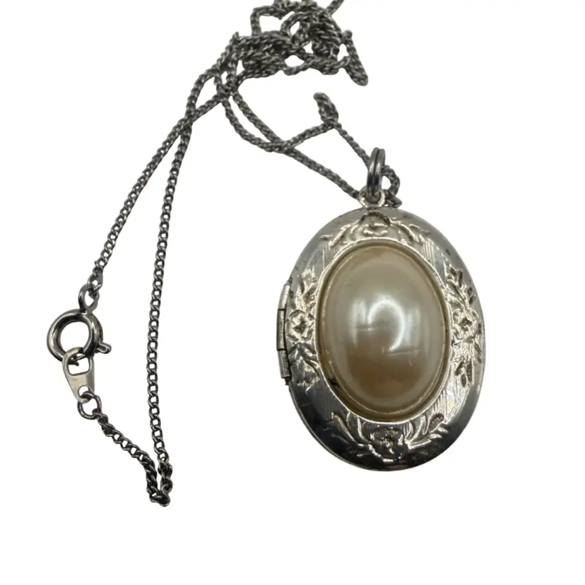 Victorian Silver Tone Locket- With Pearl Can