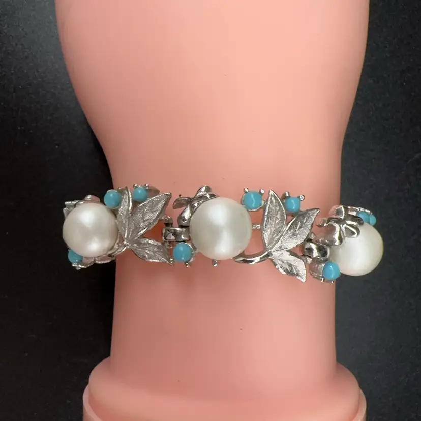 7” Sarah Coventry Faux Pearl Bracelet
