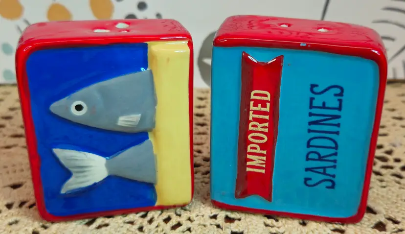 NWT Ceramic Salt & Pepper Shaker Set Kitchen Accessories Sardine Fish Theme